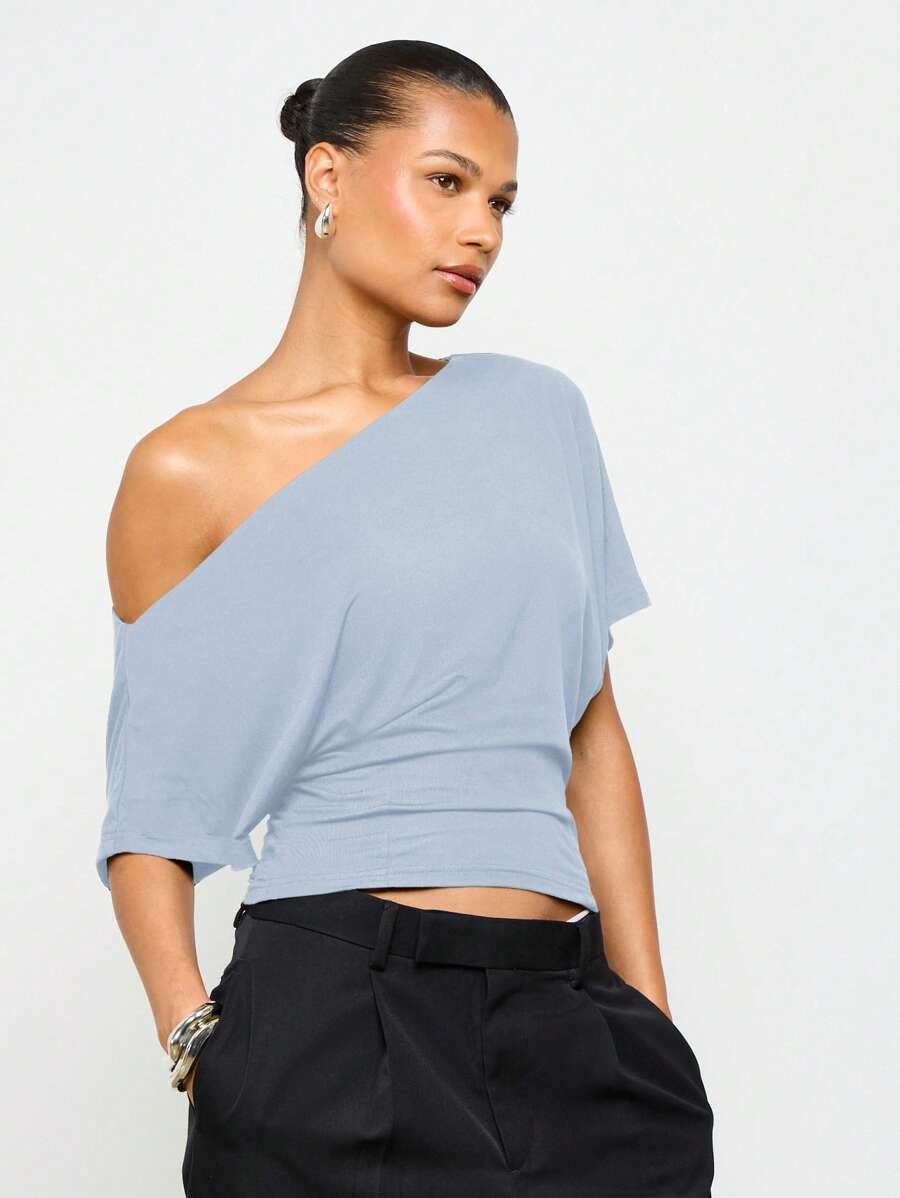 AiiRZ 露肩不对称蝙蝠袖修腰短款上衣休闲夏季现代时尚必备