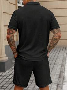 Manfinity Homme Conjunto de camisa polo de manga corta y pantalones cortos de unicolor y textura para hombres, conjunto casual de dos piezas para hombres, conjunto de verano de dos piezas para hombres, conjunto de dos piezas negro para hombres