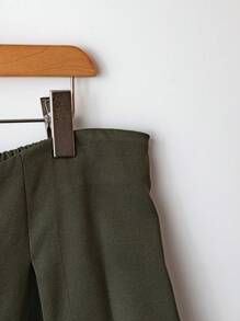 GlowEve CURVE Elegante Damenhose mit 3D Blumen Dekorknöpfen in Große Größen, Business Stil für Abschluss, Schulanfang, Lehrerin im Winter, Herbst - Armeegrün - Übersicht 3