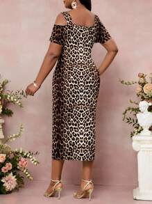 SHEIN Lady 大码女式豹纹露肩短袖修身优雅连衣裙邮轮装女士连衣裙 - 彩色 - 查看 2