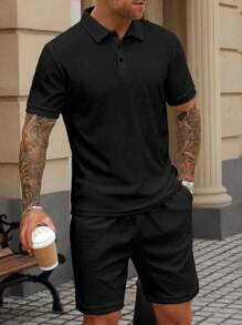 Manfinity Homme Conjunto de camisa polo de manga corta y pantalones cortos de unicolor y textura para hombres, conjunto casual de dos piezas para hombres, conjunto de verano de dos piezas para hombres, conjunto de dos piezas negro para hombres