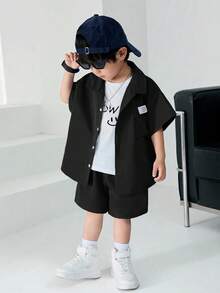 SHEIN Little Byeori 3 件套年轻男童韩版宽松字母印花 Polo 领开衫、T 恤和针织印花背心，适合春夏季日常、运动、郊游、学校、派对、节日、拍照 - 黑色 - 查看 2