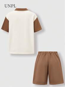 SHEIN Explorewe 2 piezas Camiseta de manga corta casual con cuello polo de parche y pantalones cortos de unicolor para niños - Adecuado para el verano
