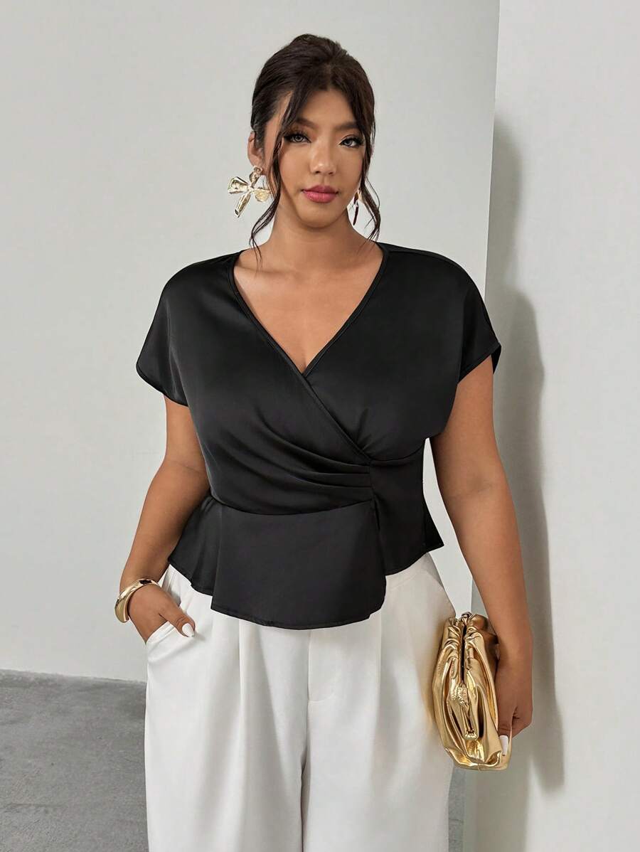 Firerie 加大码女式缎面垂坠交叉 V 领褶饰衬衫上衣，适合通勤、优雅、母亲节、教师节、工作场合 - 黑色 - 查看 1