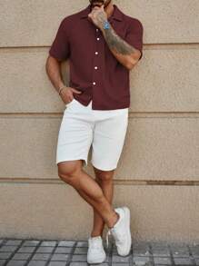 Manfinity Homme 男士纯色简约休闲短袖衬衫男士短袖纽扣衬衫红色男士衬衫 - 酒紅色 - 查看 3