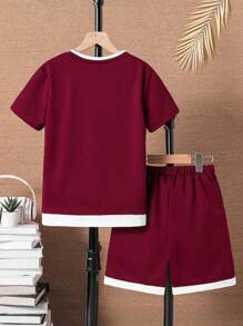 SHEIN Conjunto de ropa casual de verano para niños preadolescentes que incluye una camiseta de manga corta con bloques de color y ribetes contrastantes, y shorts con bolsillos