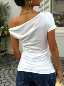 SHEIN EZwear White Twisted Shoulder Short Sleeve T-Shirt For Women, Sexy Style, Loose Design, All-Match Versatile Top, Summer Suitable For Going Out - Multicolor - View 2