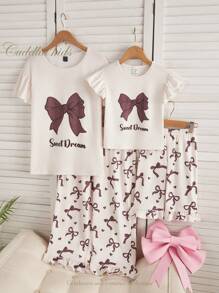 2 件套女童可爱蝴蝶结印花休闲圆领短袖上衣和荷叶边下摆 3/4 裤家居服套装