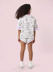 SUMWON Ensemble coordonné de style universitaire en camouflage. T-shirt avec numéro 23 et short assorti. Tenue d'été décontractée urbaine de deux pièces, style streetwear rétro - Multicolore - Voir 2
