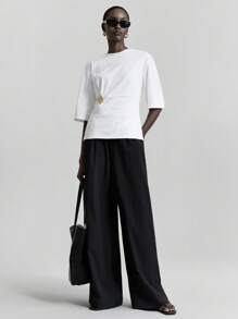 Ontre 女款2025夏季短袖圆领金属扣白色中袖T恤，极简时尚，适合夏季，简约时尚，都市通勤，优雅，教师节，适合夏季，都市度假，海岛度假，海岛音乐节 - 白色 - 查看 3