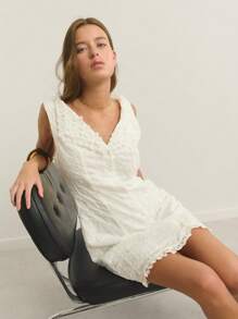 Nöista 女士白色纹理蕾丝V领连衣裙。透气，海滩度假的完美之选 - 白色 - 查看 1