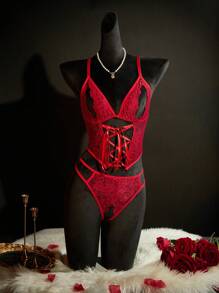 SpicyHot Bộ đồ lót ren hai mảnh Red Hot Lace siêu gợi cảm với áo ngực dây mảnh và quần lót khoét lỗ hoàn hảo cho những khoảnh khắc thân mật khi đi chơi - Màu Đỏ Sâu - Xem 3