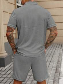 Manfinity Homme Męski jednolity kolor, teksturowany zestaw polo z krótkim rękawem i szortami, swobodny, swobodny dwuczęściowy zestaw męski Zestawy męskie dwuczęściowe Zestawy męskie 2-częściowe Zestawy męskie 2-częściowe Zestawy męskie dwuczęściowe Zestaw polo męski dwuczęściowy Zestawy męskie dwuczęściowe Stroje codzienne męski zestaw top i dół na co dzień męski dwuczęściowy zestaw krótkich spodenek męski dwuczęściowy zestaw letni męski zestaw dzianinowy męski zestaw co-order męski zestaw letni męski zestaw casualowy dwuczęściowy zestaw męski męski zestaw prążkowany