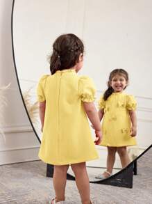 SHEIN 女婴简约设计舒适荷叶边领泡泡袖休闲连衣裙 - 黃色 - 查看 2