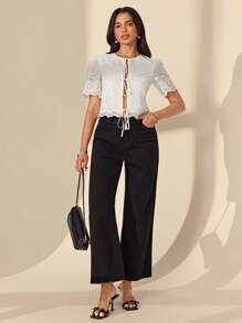 Almamuse Top décontracté à manches courtes pour femmes, de couleur unie élégant, avec col rond, appliqué brodé et ourlet en dentelle - Blanc - Voir 4