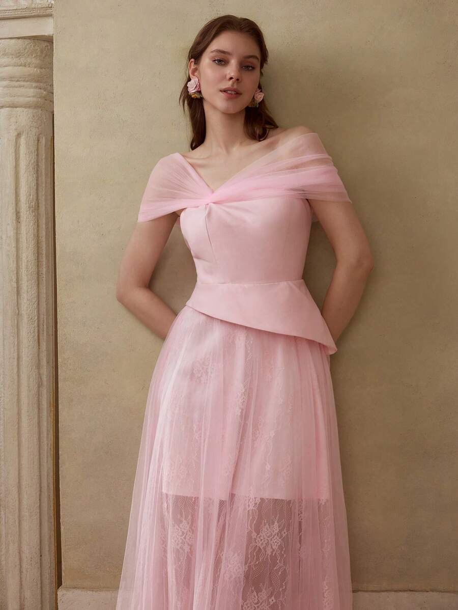 MOTF Soiréza VÁY COCKTAIL REN LỚP PEPLUM VAI BẤT ĐỐI XỨNG VAI REN XÒE VAI COCKTAIL - Hồng - Xem 1