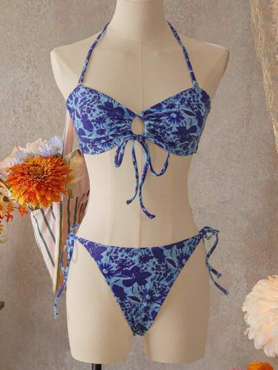 SHEIN Swim Bộ đồ bơi 2 món/bộ áo crop top cổ yếm in họa tiết ngẫu nhiên mùa hè cho nữ và quần short buộc dây bên hông, trang phục đi nghỉ ở bãi biển