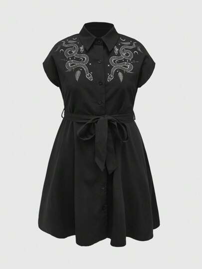 Goth Vestido casual de manga corta con estampado de piel de serpiente, mariposa, estrella y luna para tallas grandes