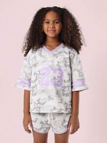 SUMWON Ensemble coordonné de style universitaire en camouflage. T-shirt avec numéro 23 et short assorti. Tenue d'été décontractée urbaine de deux pièces, style streetwear rétro - Multicolore - Voir 3