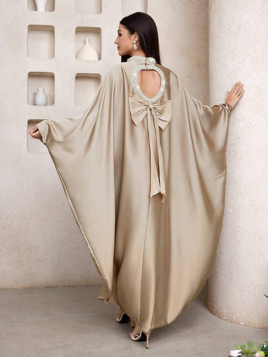 Al Najma 女式露背蝴蝶结装饰仿珍珠镂空蝙蝠袖土耳其连衣裙 - 卡其色 - 查看 1