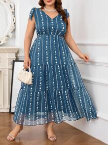 SHEIN Clasi 大码女式花卉刺绣网眼扭肩无袖优雅连衣裙 - 藏蓝色 - 查看 17