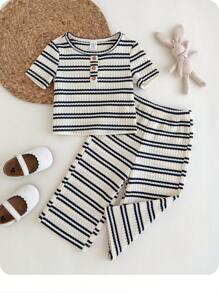 SHEIN Baby Mädchen Sommer Lässig Gestreiftes T-Shirt und Shorts Set