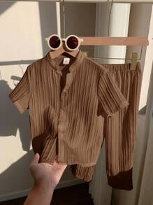 SHEIN 2 件装年轻男孩男孩休闲运动学院度假纹理面料立领衬衫和裤子适合儿童服装年轻男孩服装返校男孩套装适合生日派对、晚会、表演、婚礼、洗礼、开幕式日常适合日常使用适合上学适合旅行适合运动适合春夏季节 - 棕色 - 查看 6