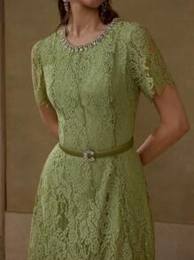 MOTF Vestido con Detalles de Encaje, Aplicaciones de Rhinestone y Dobladillo Acampanado con Cinturón - Verde - Ver 2