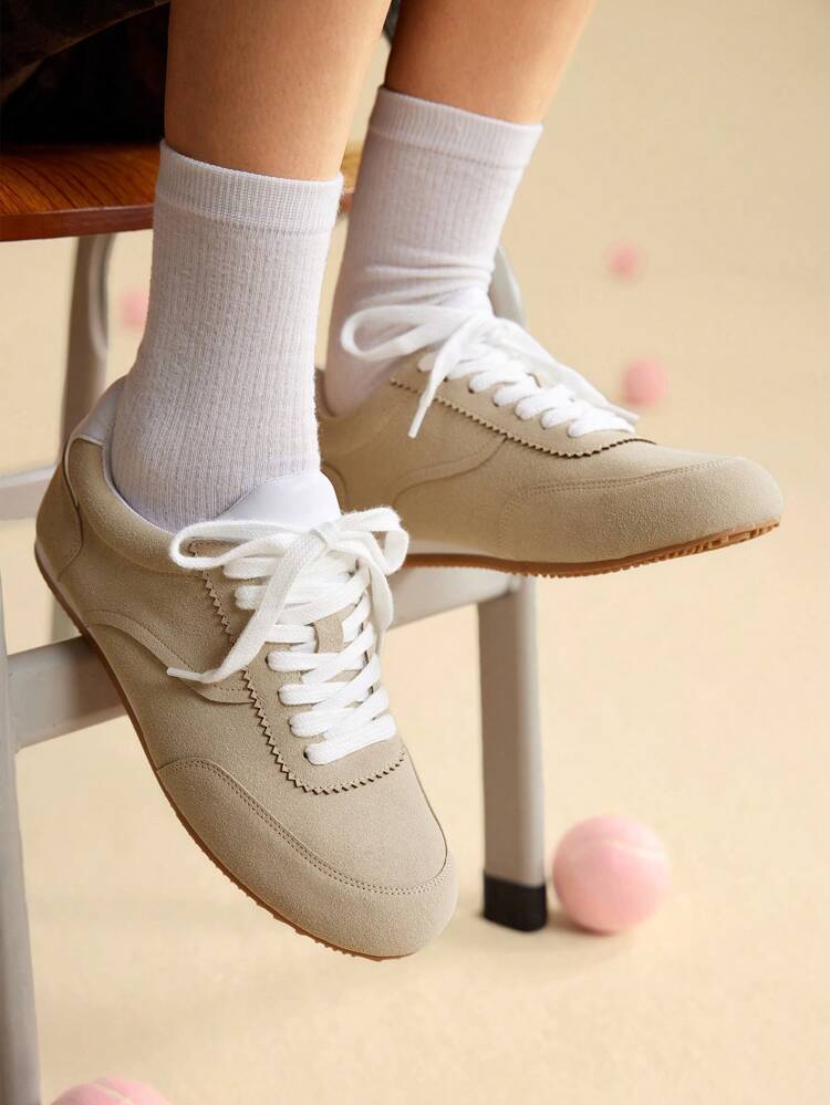 CUCCOO EASI Damskie lekkie, solidne, okrągłe, płaskie buty sportowe, modne trampki w kolorze khaki, przypominające zamsz, do codziennego noszenia w pomieszczeniach i na zewnątrz