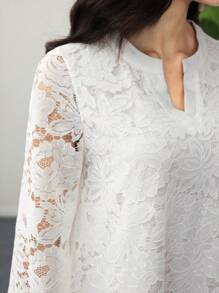 SHEIN Lacomfia فستان أبيض بتصميم الأكمام الواسعة والرقبة الرسمية مزخرف بالكشكشة والزهور من الدانتيل