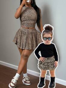 SHEIN Conjunto informal de bebé niña con top de punto de manga larga negro y shorts con cintura elástica de estampado de leopardo con volantes