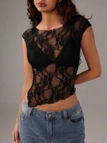 TRNVIE Schwarzes Blumen-Spitzen-Stoff transparentes figurnahes Top mit unregelmäßigem Saum und Schlitz an der Seite, kurze Ärmel, modisch, elegant, süß, romantisch, sexy, lässig, vielseitig für Frauen im Sommer