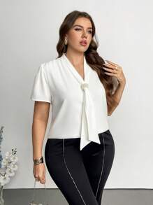 Firerie Blus Elegan Lengan Mengembang Warna Polos untuk Wanita Ukuran Plus dengan Kerah Ikat - Putih - View 11