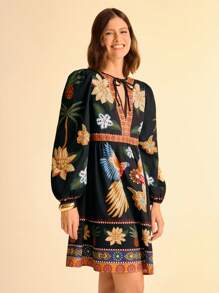 CAJUNI Vestido corto de tejido veraniego para mujer con escote en V, mangas con puños de lazo y estampado de loro negro, árbol de coco, piña y plantas tropicales, diseño bohemio para vacaciones