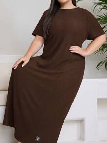 Modelyn 大码女式夏季纯色圆领短袖休闲宽松连衣裙 - 咖啡棕 - 查看 6