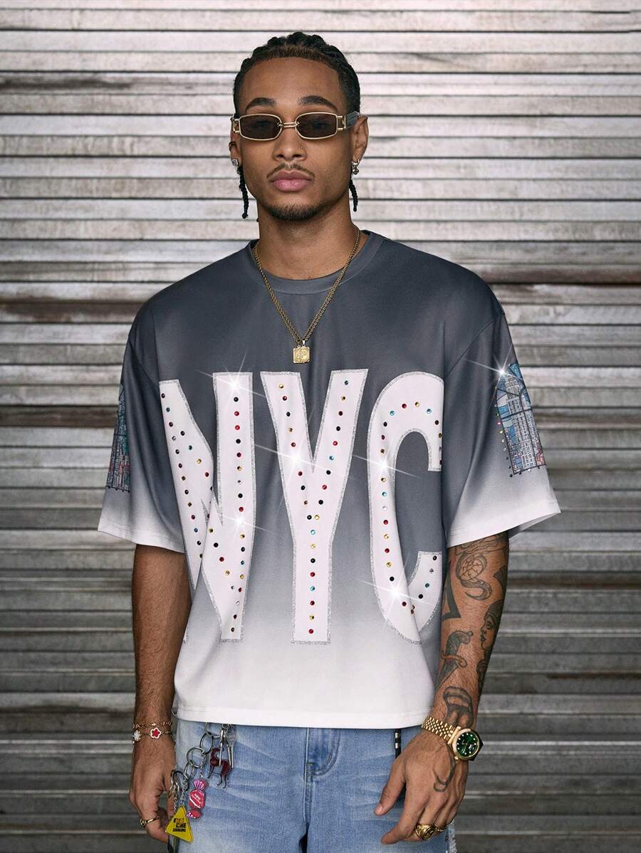 Camiseta de cuello redondo de manga corta para hombres con gráfico de estilo callejero hip hop casual con rhinestones, marca AXEPEAK - Gris - Ver 1