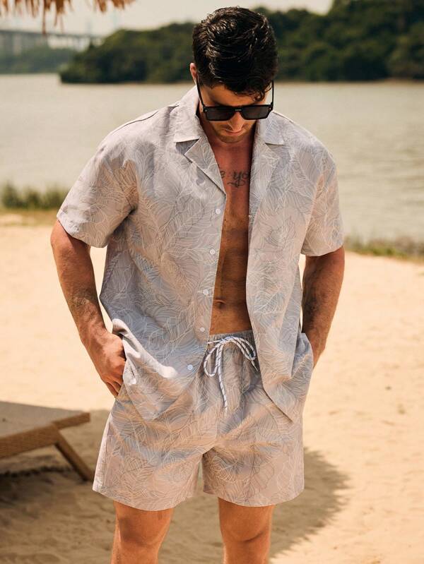 Manfinity Completo da uomo composto da camicia e pantaloncini con stampa di piante tropicali, adatto per la spiaggia