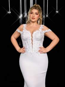 Glamrae Váy cưới ren chắp vá sang trọng cổ chữ V màu trắng lãng mạn cỡ lớn thêu hạt sang trọng eo xuyên thấu tôn dáng thon thả tinh tế 3D đính kết đuôi cá viền đuôi dài mới lạ, thích hợp cho bãi biển, bãi cỏ, nhà thờ, lễ cưới trong nhà - trắng - Xem 1