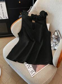 GlowEve CURVE Top sin mangas con adorno floral 3D de moda informal para mujer de talla grande - Negro - Ver 2