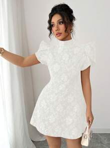 Elenzga 女式夏季复古红色纹理面料泡泡袖优雅高领露背蝴蝶结撞色短款腰部修身独特设计迷你连衣裙 - 白色 - 查看 4