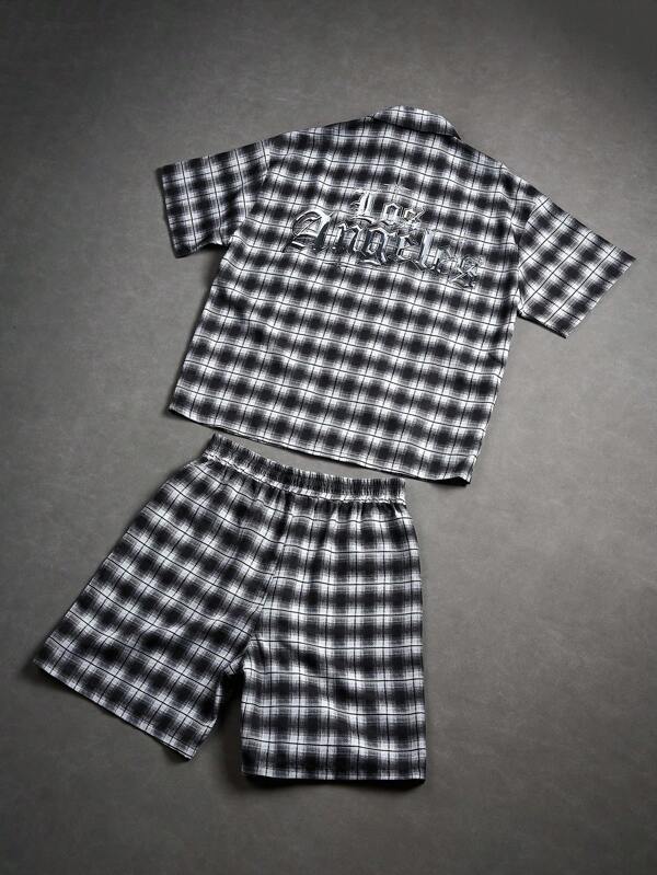 Manfinity Streetrush Ensemble chemise à manches courtes et shorts décontractés d'été pour homme avec imprimé à carreaux et lettres