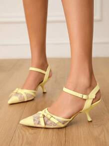 CUCCOO HITCHD Sandalias de tacón medio elegantes y románticas para mujer con correa cruzada, hebilla, bordado de encaje, puntera puntiaguda y malla amarilla de encaje para uso en verano, vestido, boda, dama de honor, fiesta de moda y ocasión formal