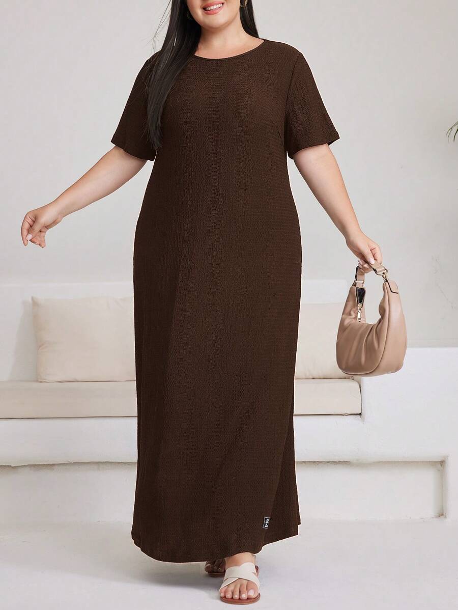 Modelyn 大码女式夏季纯色圆领短袖休闲宽松连衣裙 - 咖啡棕 - 查看 1