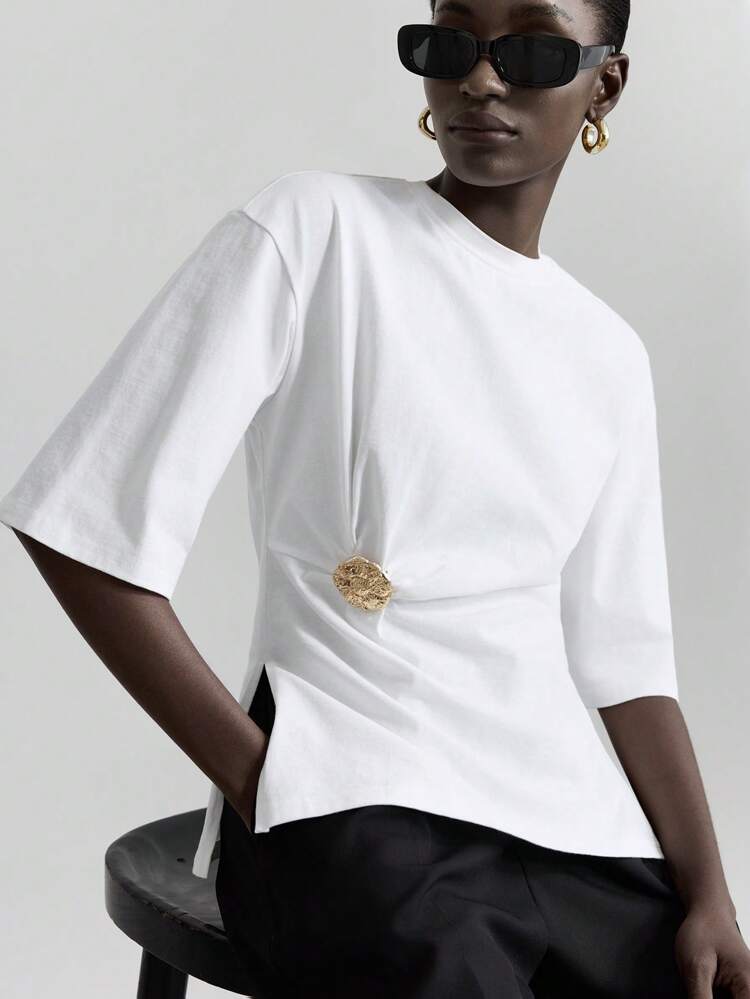 Women's 2025 Summer Short Sleeve Round Neck Metal Buckle White Mid-Sleeve T-Shirt, Minimalist Fashion, Suitable For Summer, Minimalist Fashion, Urban Commute, Elegant, Teacher's Day, Suitable For Summer, Urban Vacation, Island Vacation, Island Music Festival