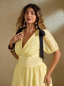 Roveilla Vestido de verano elegante de ajuste slim con escote en V, mangas abullonadas, lazo de cinta negra estilo francés y diseño minimalista