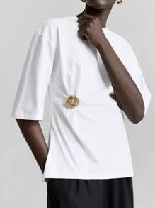 Ontre 女款2025夏季短袖圆领金属扣白色中袖T恤，极简时尚，适合夏季，简约时尚，都市通勤，优雅，教师节，适合夏季，都市度假，海岛度假，海岛音乐节 - 白色 - 查看 6