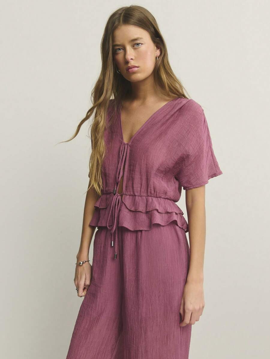 Nöista Top y pantalones holgados con cuello en V, mangas abullonadas, cintura con volantes escalonados y cordones. Casual, elegante y cómodo, perfecto para vacaciones en la playa y atuendos de aeropuerto