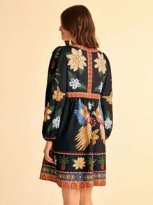 CAJUNI Vestido corto de tejido veraniego para mujer con escote en V, mangas con puños de lazo y estampado de loro negro, árbol de coco, piña y plantas tropicales, diseño bohemio para vacaciones