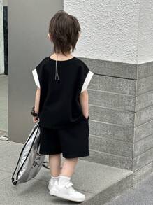 Dazy Kids Set da 2 pezzi per bimbi/e in età prescolare, composto da maglietta senza maniche e pantaloncini, stile sportivo
