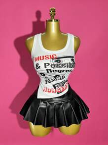 Slaydiva 2025 新款夏季休闲街头 Y2K 朋克风格辣妹风格日常约会音乐节 U 领背心无袖音乐复古唱片标语标志图案斜下摆侧高开叉白色背心 + 迷你裙百褶裙黑色 PU 裙女士两件套音乐节服装演唱会服装 Y2k 2 件套图案背心女装